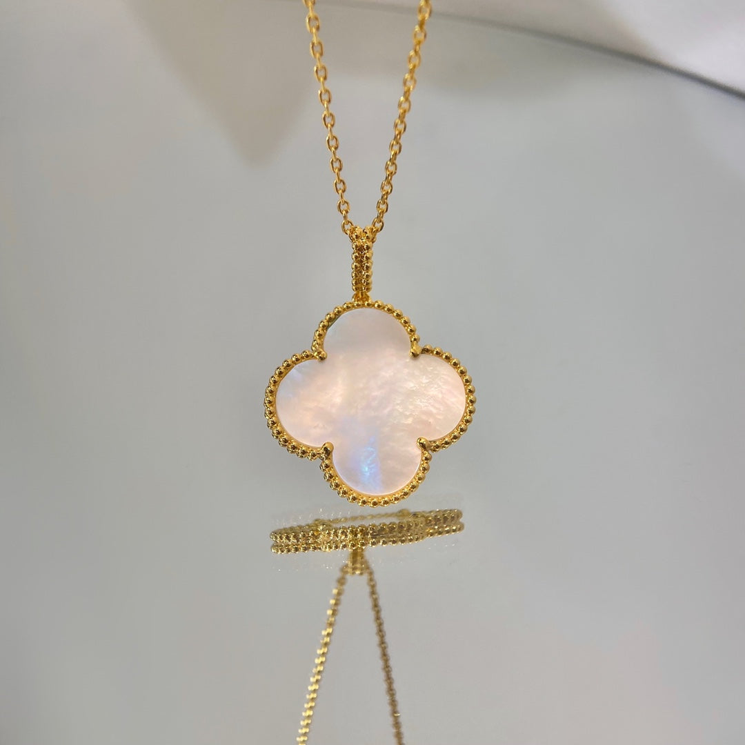 [Vellora Opalyn]CLOVER 25MM MOP LARGE PENDANT NECKLACE