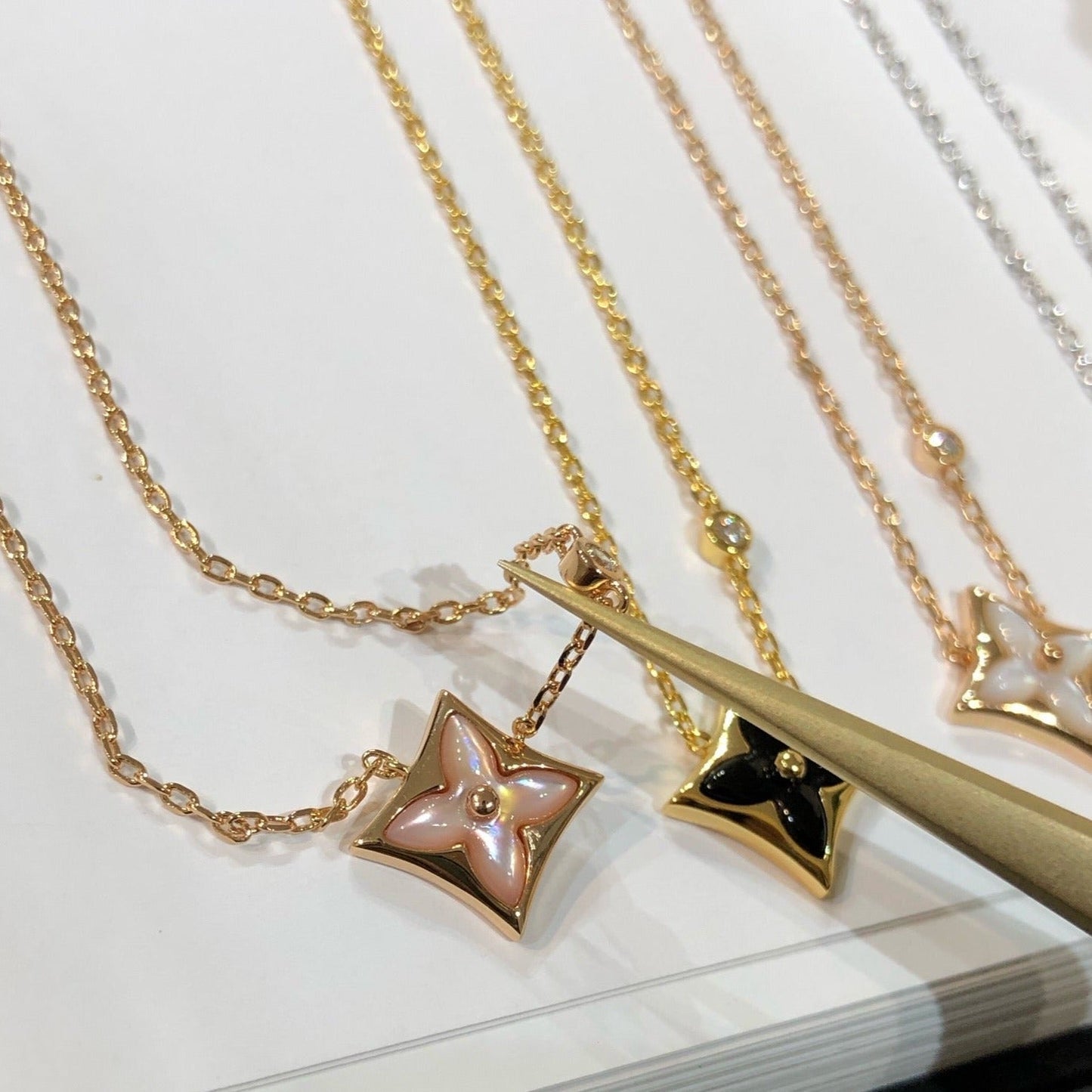 [Vellora Opalyn]STAR BLACK MOP NECKLACE
