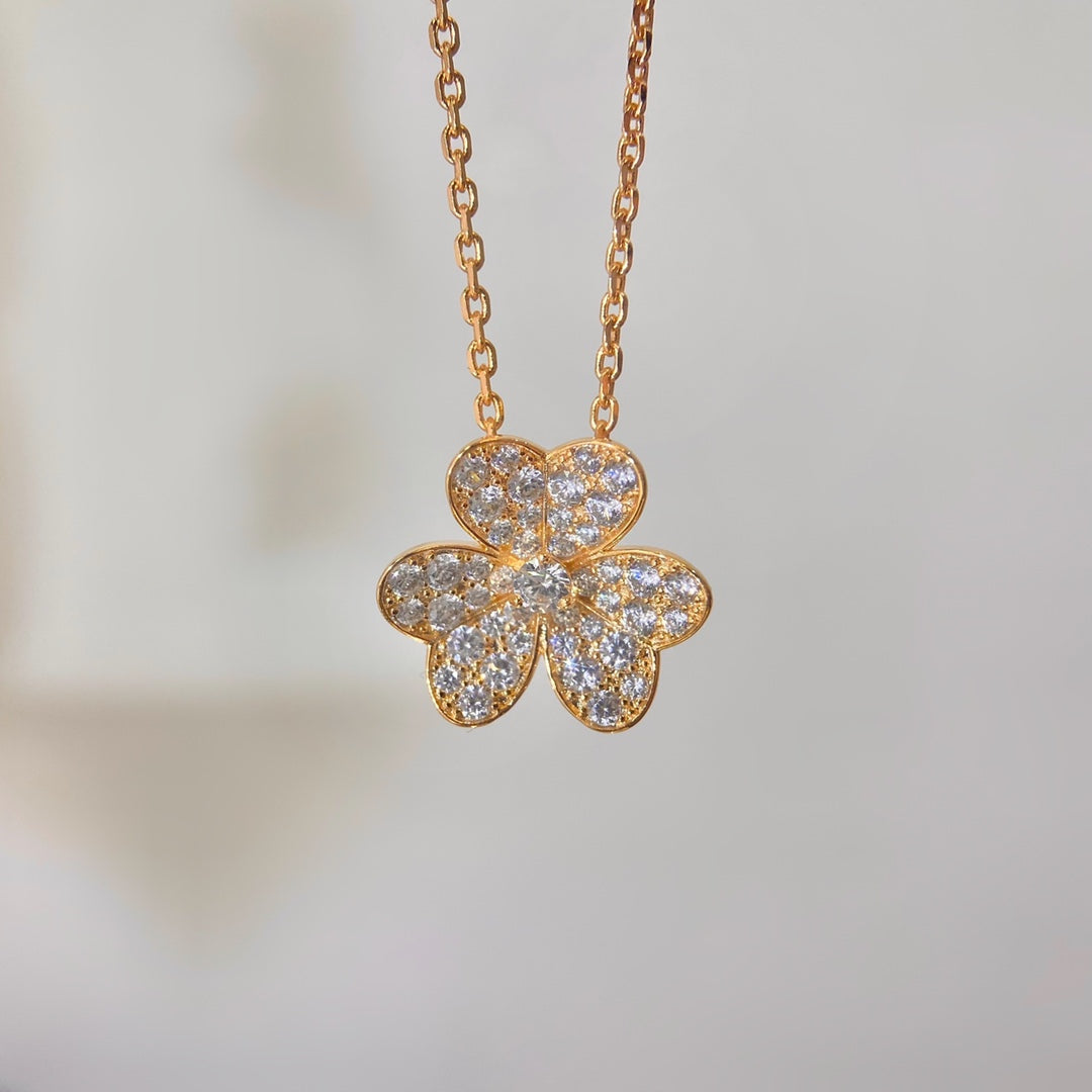 [Vellora Opalyn]FLOWER DIAMOND NECKLACE