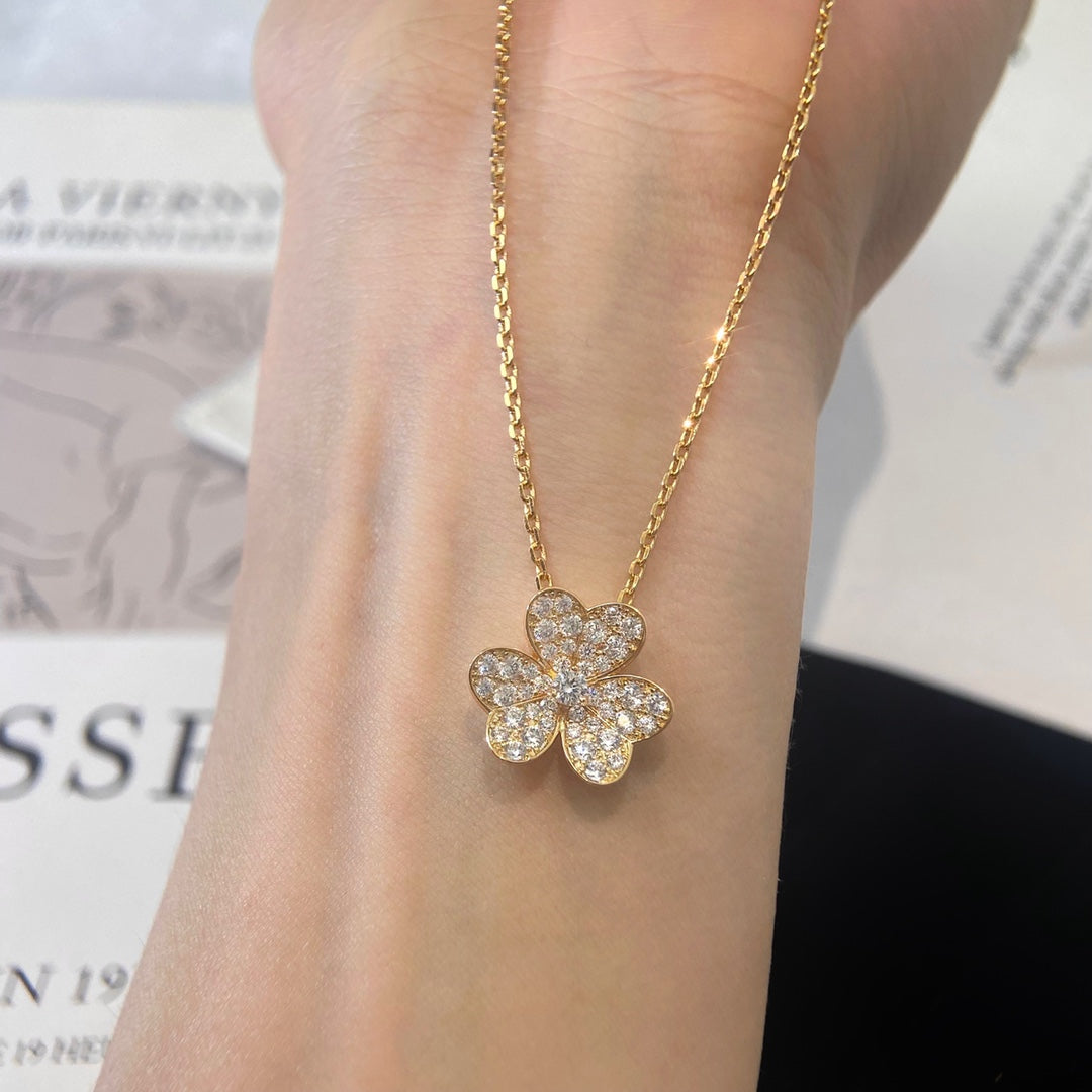 [Vellora Opalyn]FLOWER DIAMOND NECKLACE