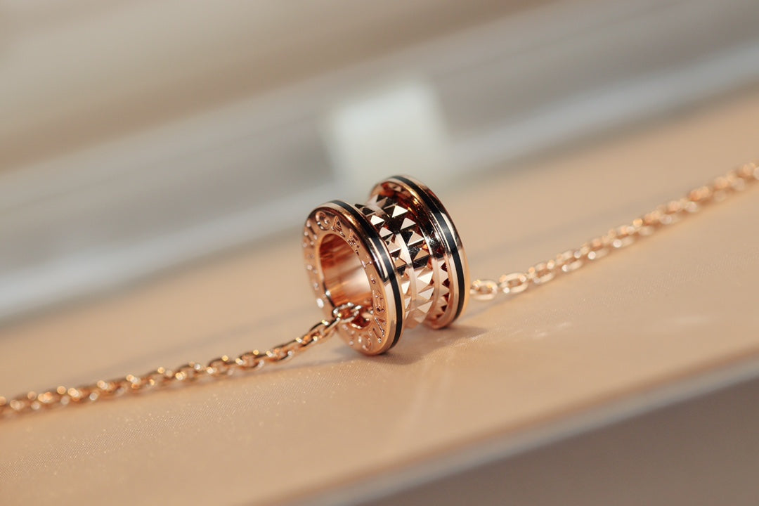 [Vellora Opalyn]ZERO 1 ROCK PEDANT PINK GOLD BLACK NECKLACE