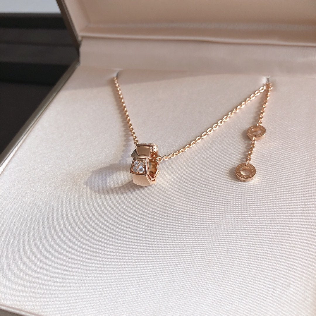 [Vellora Opalyn] SERPENTI PEDANT DIAMOND PINK GOLD NECKLACE