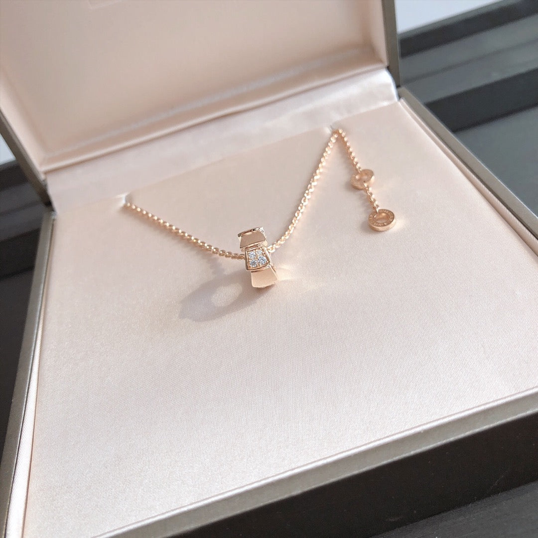 [Vellora Opalyn] SERPENTI PEDANT DIAMOND PINK GOLD NECKLACE