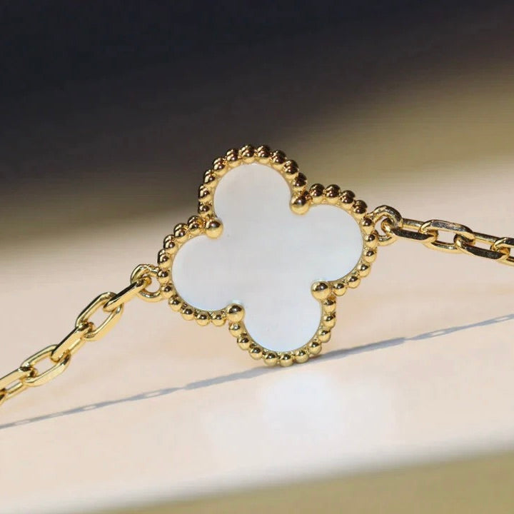 [Vellora Opalyn]CLOVER 20 MOTIFS WHITE MOP NECKLACE