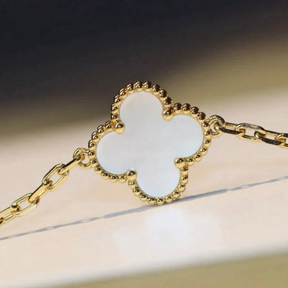 [Vellora Opalyn]CLOVER 20 MOTIFS WHITE MOP NECKLACE