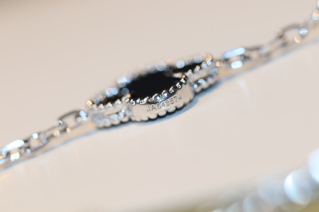 [Vellora Opalyn]CLOVER 20 MOTIFS ONYX DIAMOND SILVER