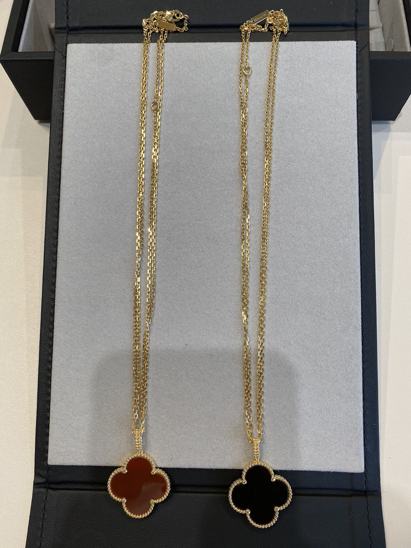 [Vellora Opalyn]CLOVER 25MM NECKLACE GOLD CARNELIAN
