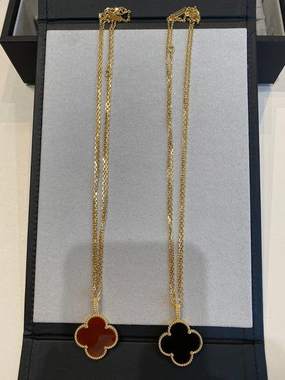 [Vellora Opalyn]CLOVER 25MM NECKLACE GOLD CARNELIAN