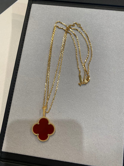 [Vellora Opalyn]CLOVER 25MM NECKLACE GOLD CARNELIAN