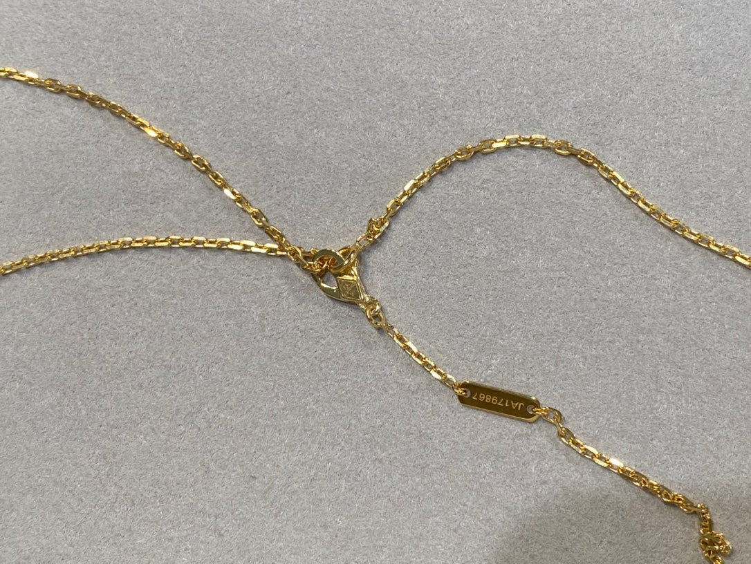 [Vellora Opalyn]CLOVER 25MM NECKLACE GOLD CARNELIAN