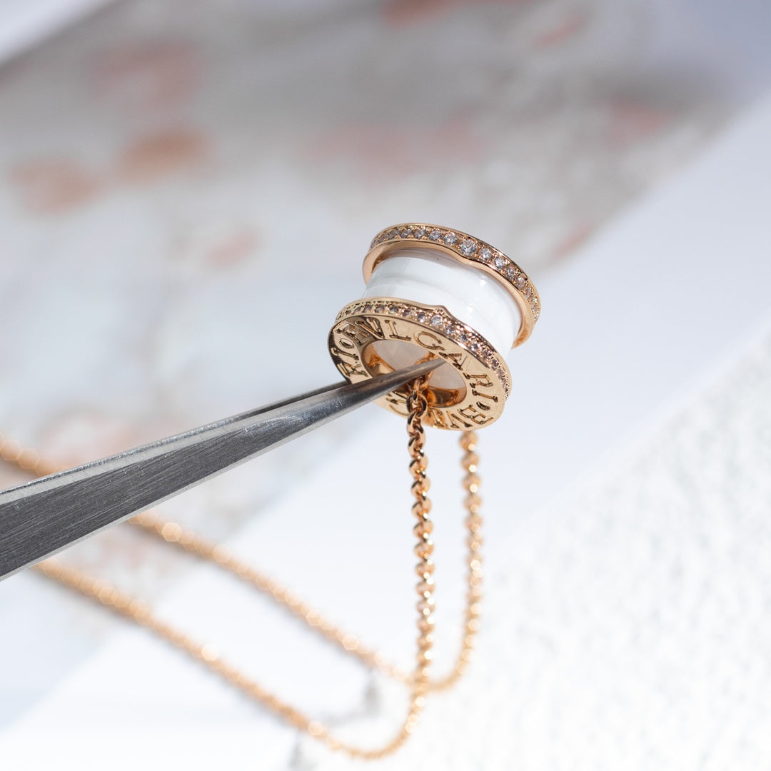 [Vellora Opalyn]ZERO 1 WHITE CERAMIC PINK GOLD DIAMOND NECKLACE