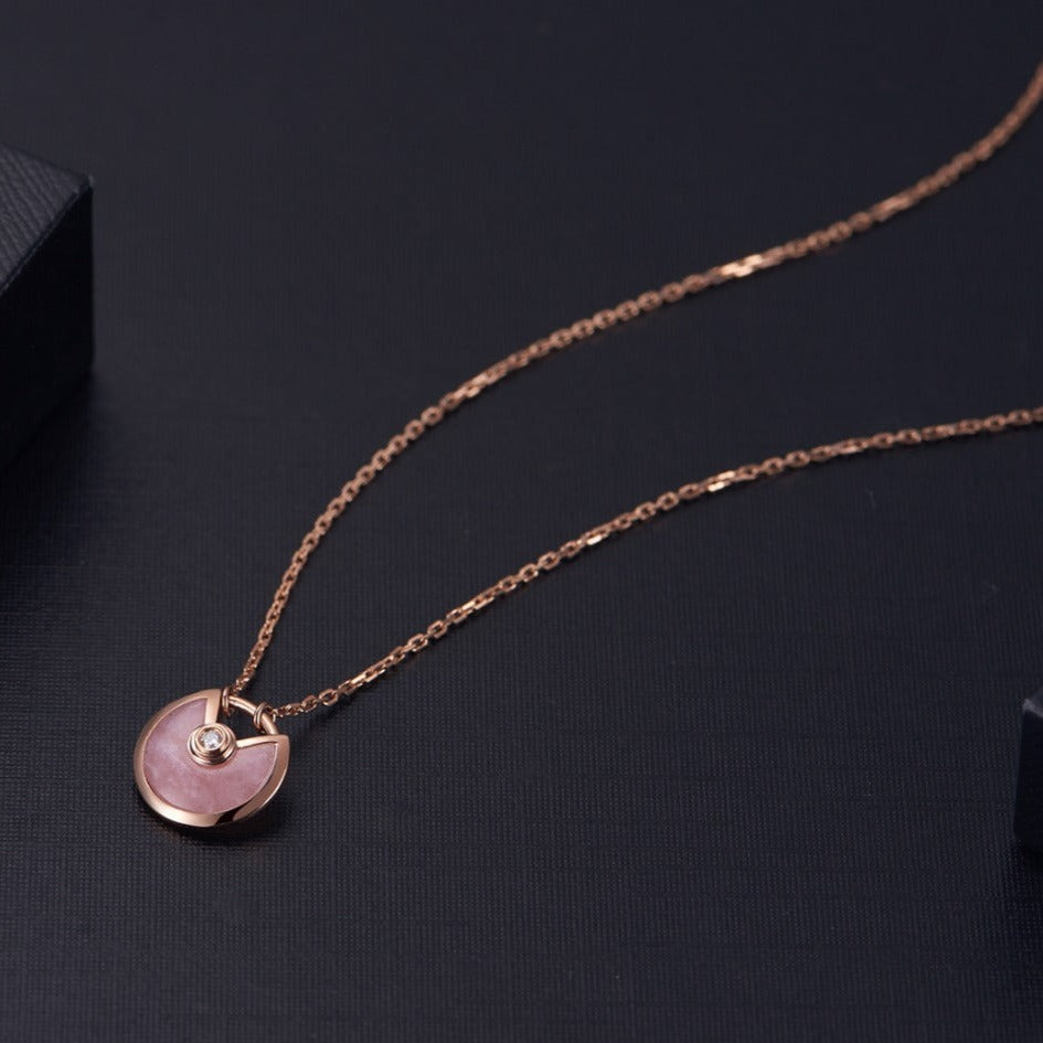 [Vellora Opalyn]AMULETTE ROSE GOLD PINK MOP NECKLACE