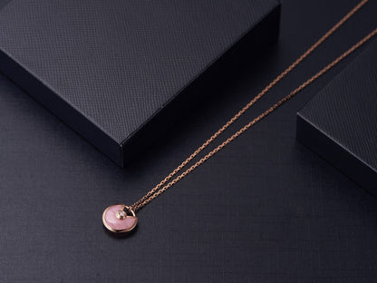 [Vellora Opalyn]AMULETTE ROSE GOLD PINK MOP NECKLACE