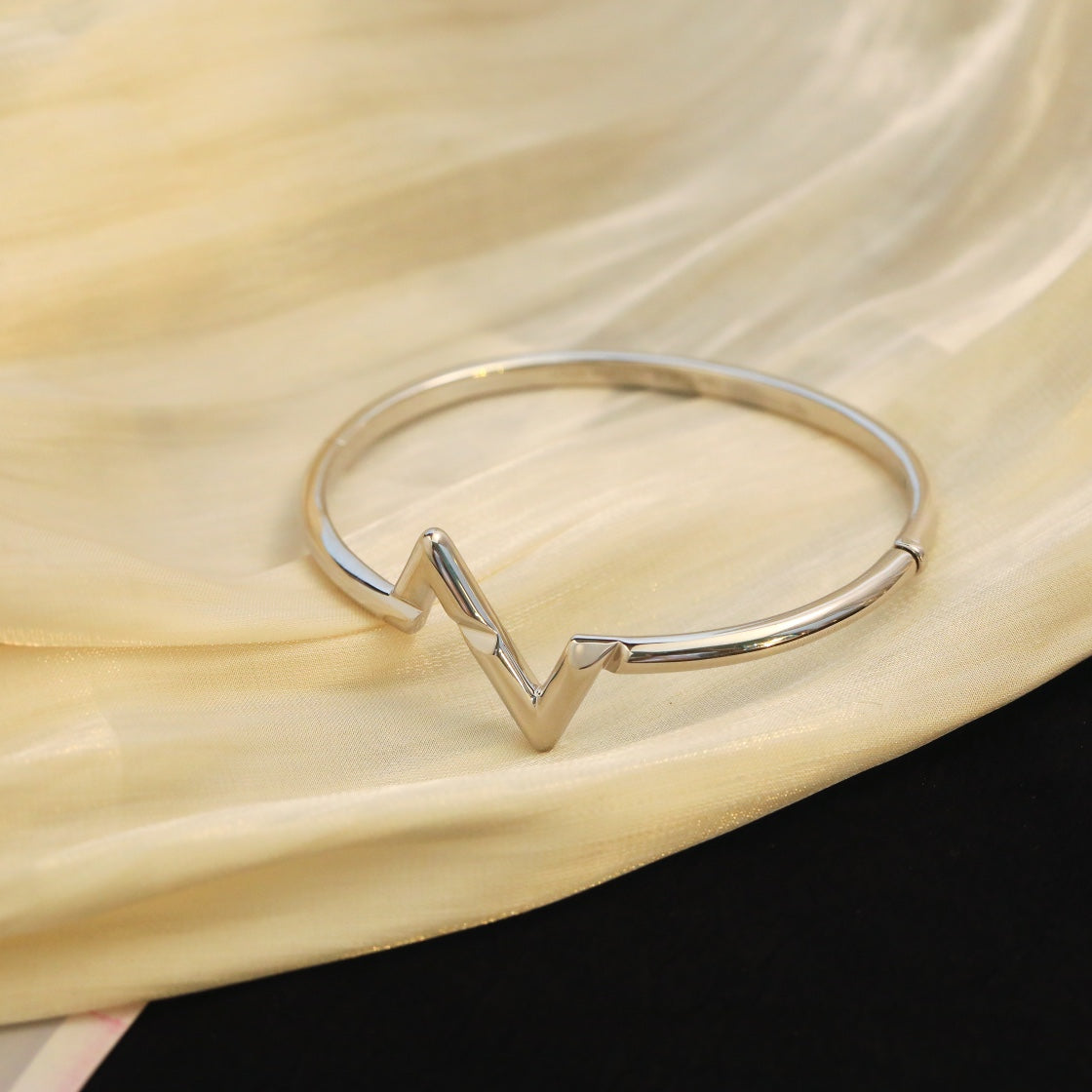 [Vellora Opalyn]VOLTE UPSITE DOWN BRACELET