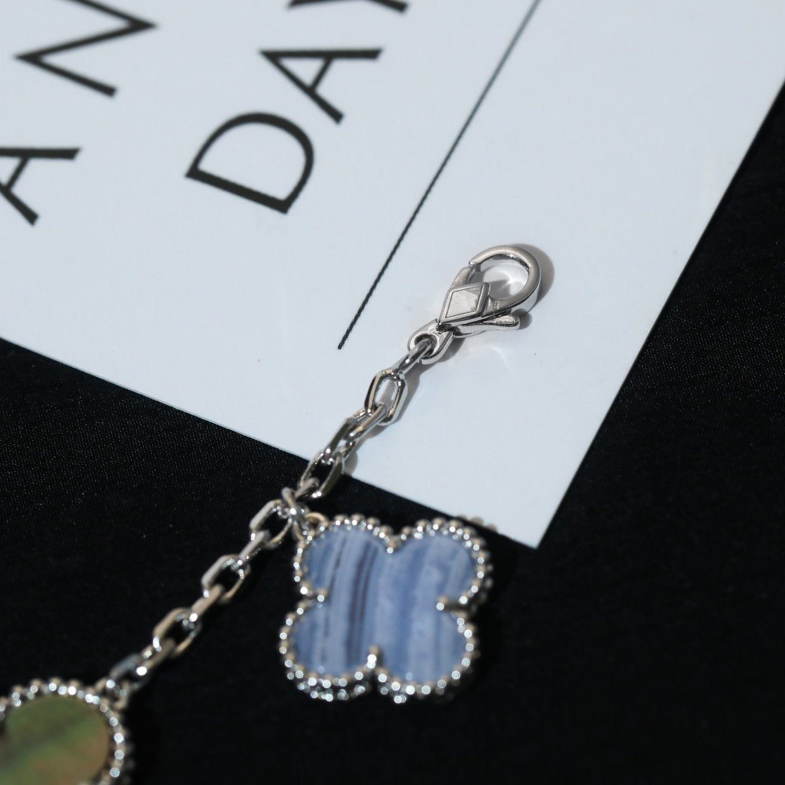 [Vellora Opalyn]CLOVER BRACELET 5 MOTIFS MOP CHALCEDONY SILVER