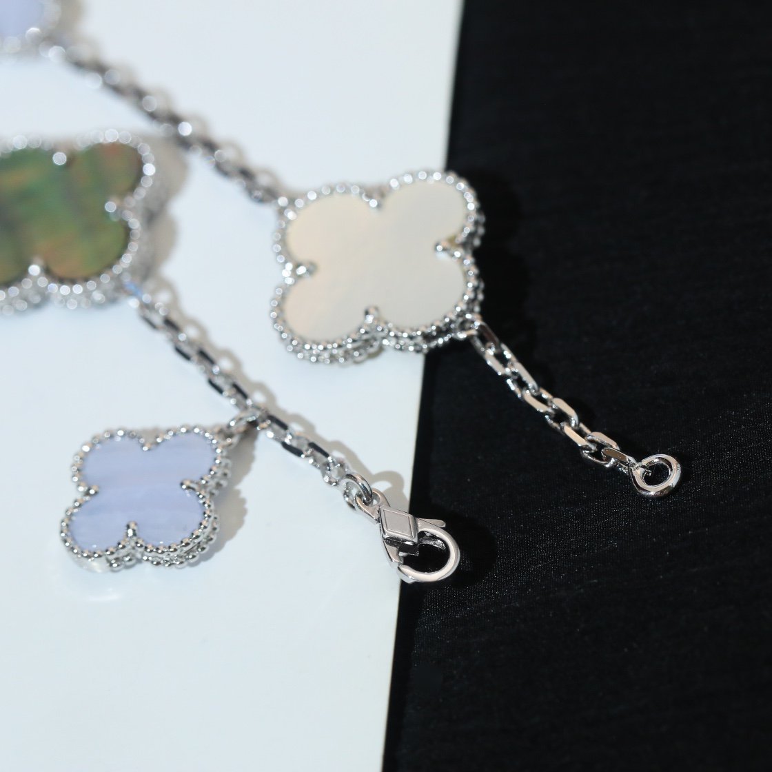 [Vellora Opalyn]CLOVER BRACELET 5 MOTIFS MOP CHALCEDONY SILVER