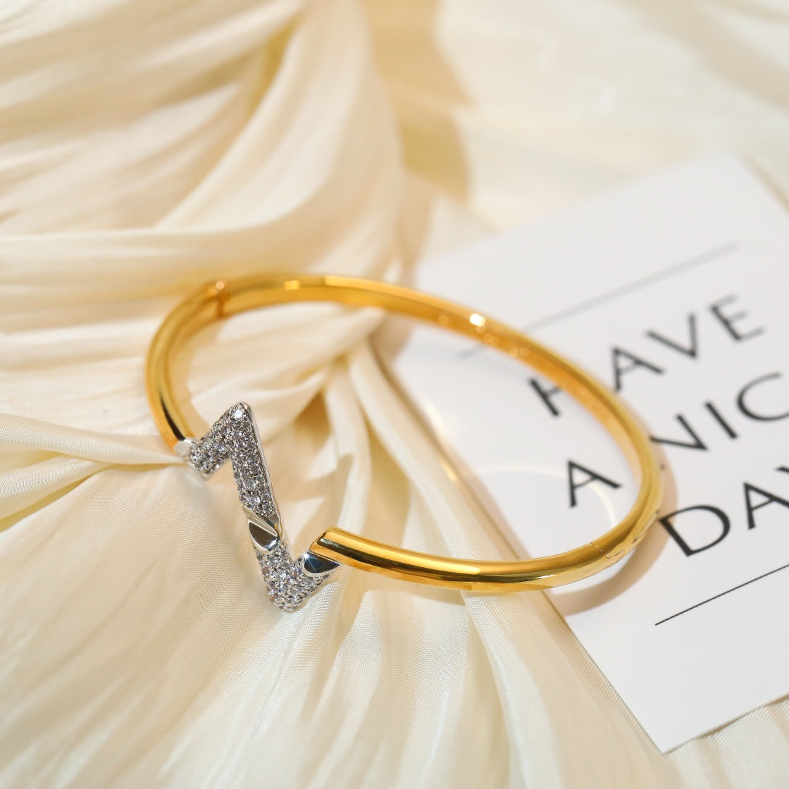 [Vellora Opalyn]VOLTE UPSITE DOWN GOLD DIAMOND BRACELET