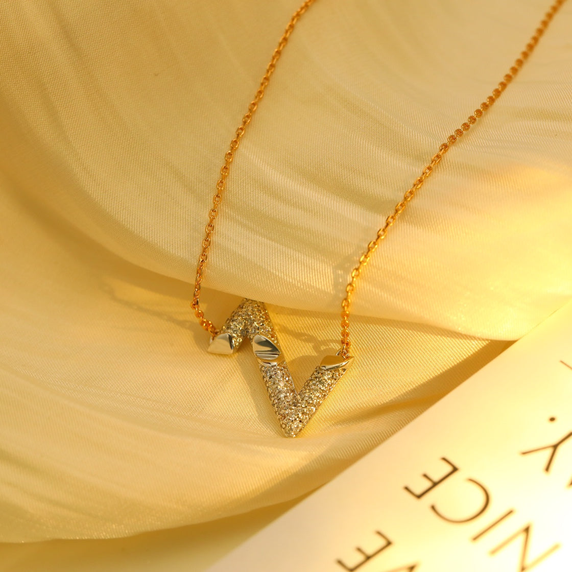[Vellora Opalyn]VOLT SILVER DIAMOND PEDANT NECKLACE