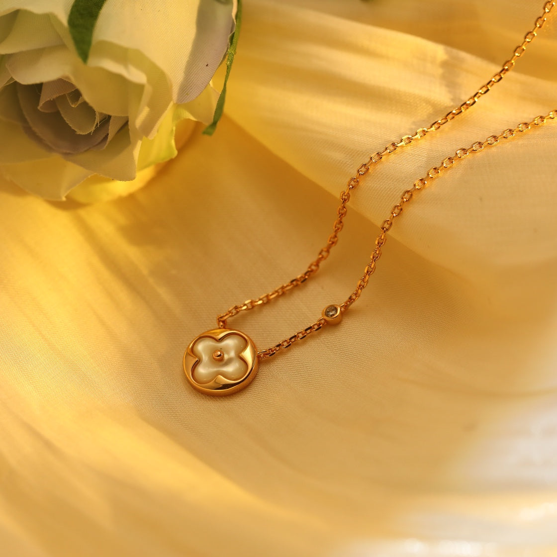 [Vellora Opalyn]SUN PEDANT PINK GOLD 1 DIAMOND NECKLACE