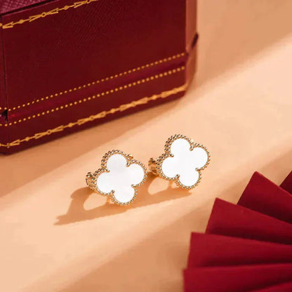 [Vellora Opalyn]CLOVER MEDIUM 1 MOTIFS  WHITE MOP STUD EARRINGS