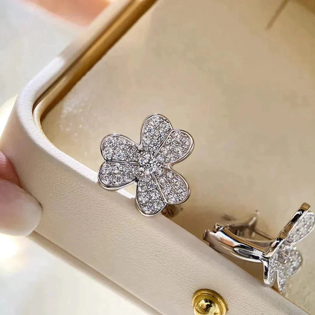 [Vellora Opalyn]CLOVER COMOS DIAMOND EARRINGS SILVER