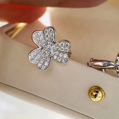 [Vellora Opalyn]CLOVER COMOS DIAMOND EARRINGS SILVER