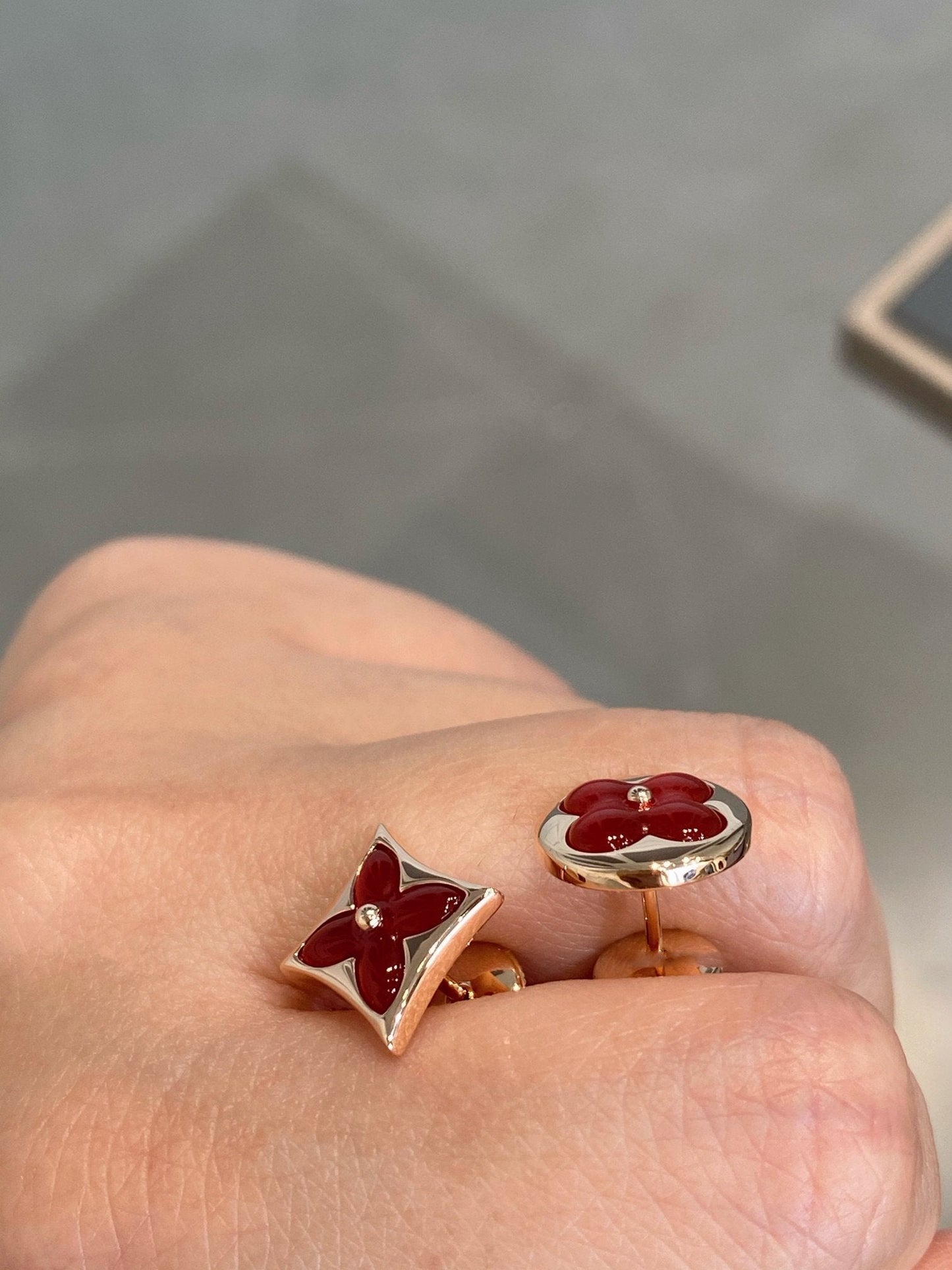 [Vellora Opalyn]STAR AND SUN PINK GOLD CARNELIAN STUD EARRINGS
