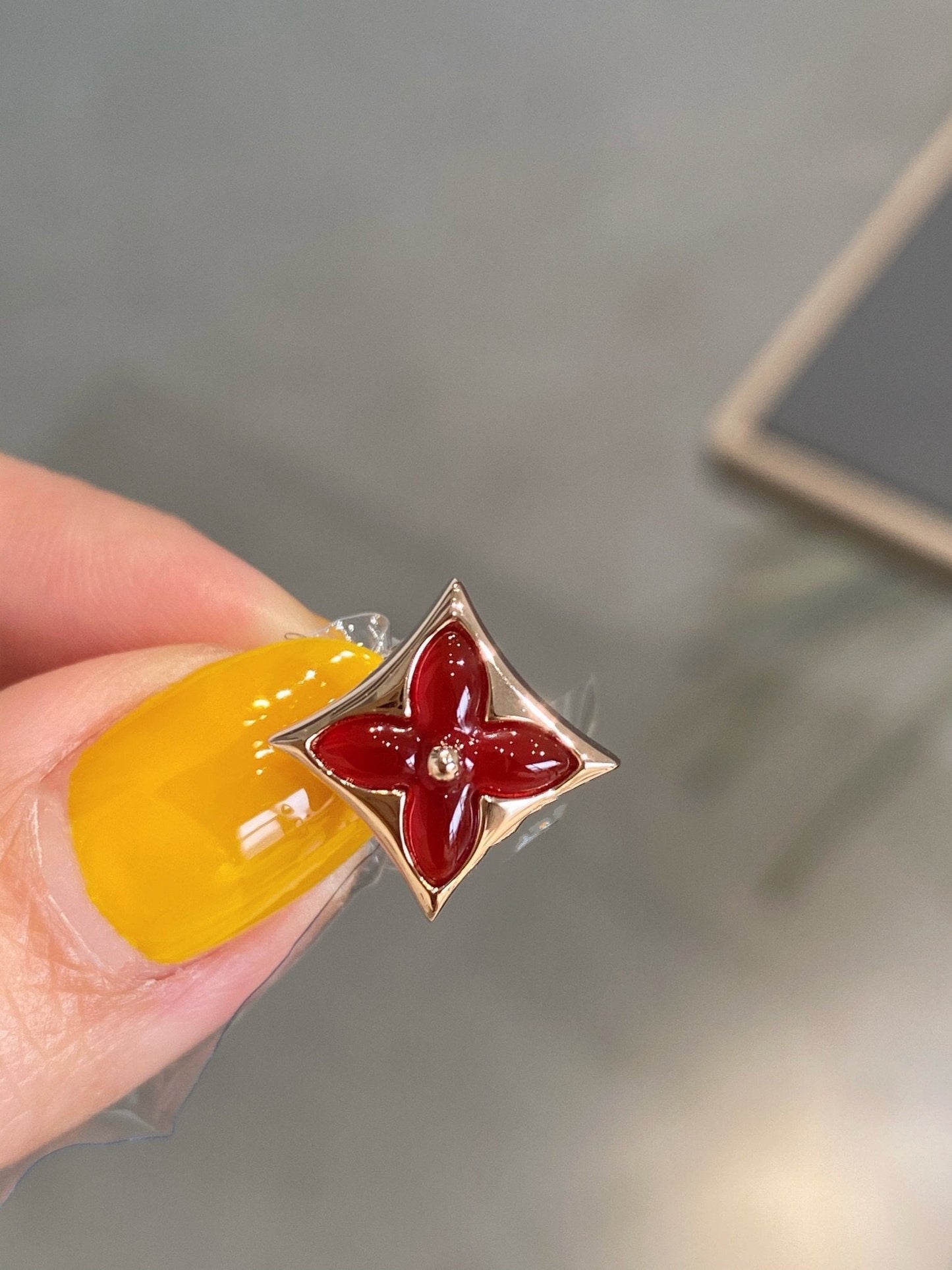 [Vellora Opalyn]STAR AND SUN PINK GOLD CARNELIAN STUD EARRINGS