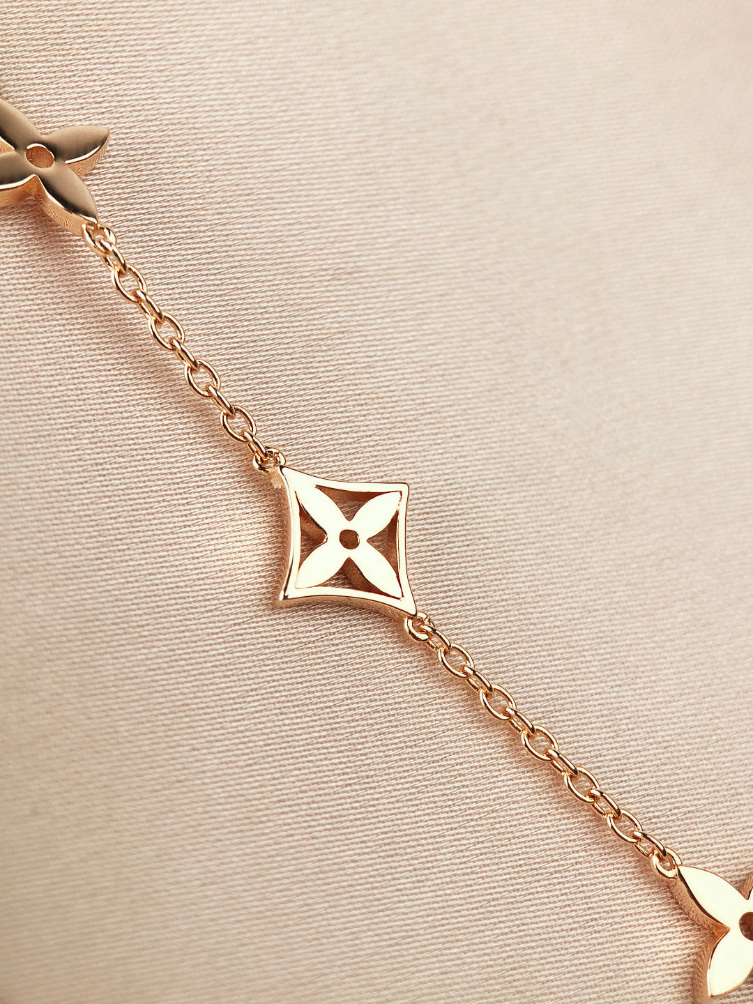 [Vellora Opalyn]STAR AND SUN 7 MOTIFS GOLD BRACELET