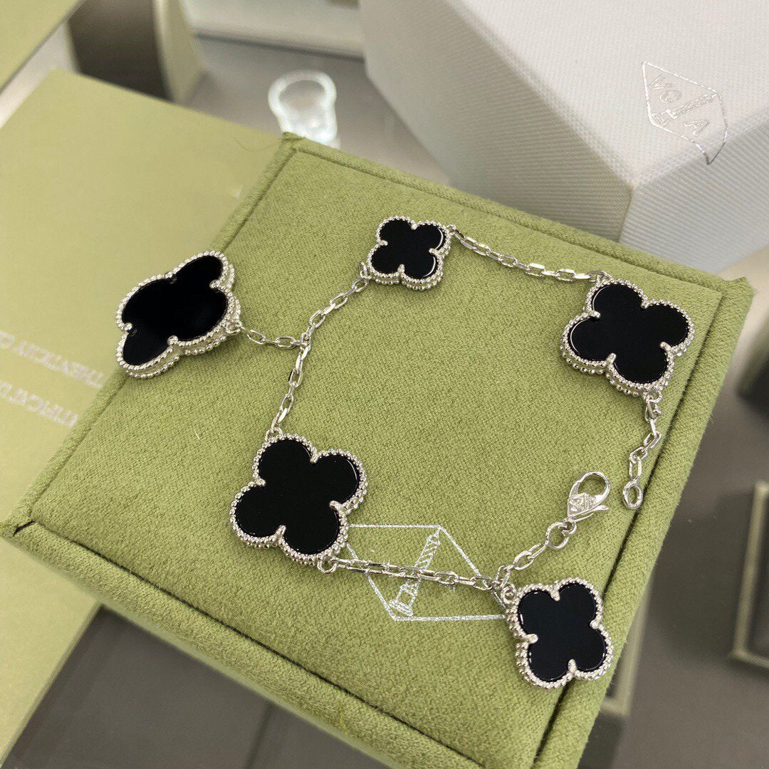 [Vellora Opalyn]CLOVER 5 MOTIFS SIVLER ONYX BRACELET