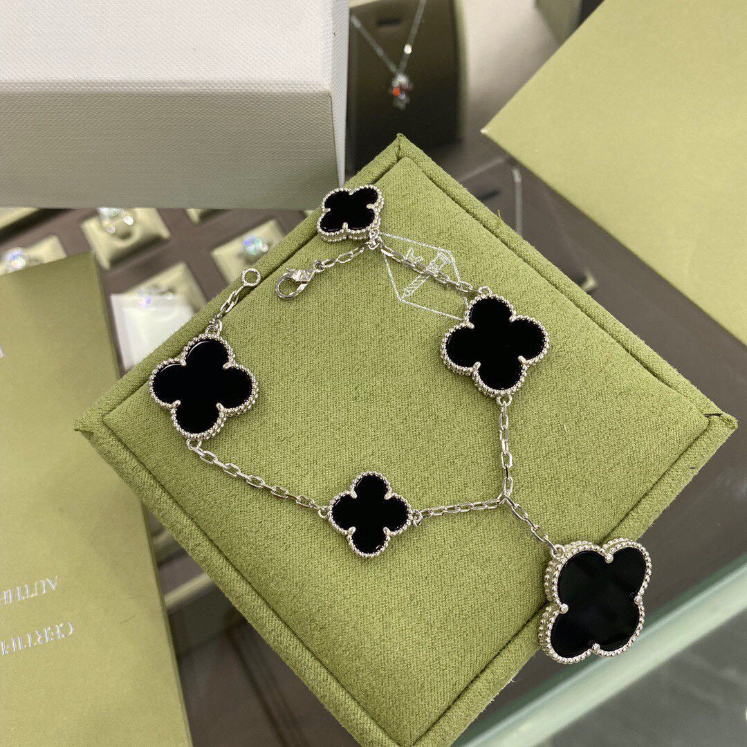 [Vellora Opalyn]CLOVER 5 MOTIFS SIVLER ONYX BRACELET