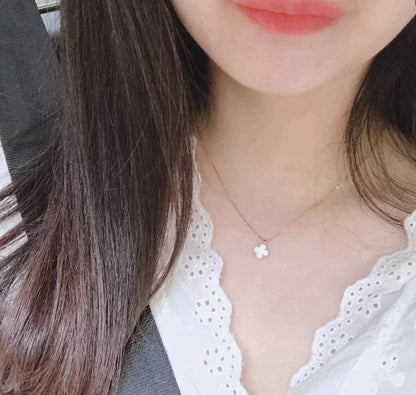 [Vellora Opalyn]CLOVER MINI 9.5MM WHITE MOTHER-OF-PEARL NECKLACE