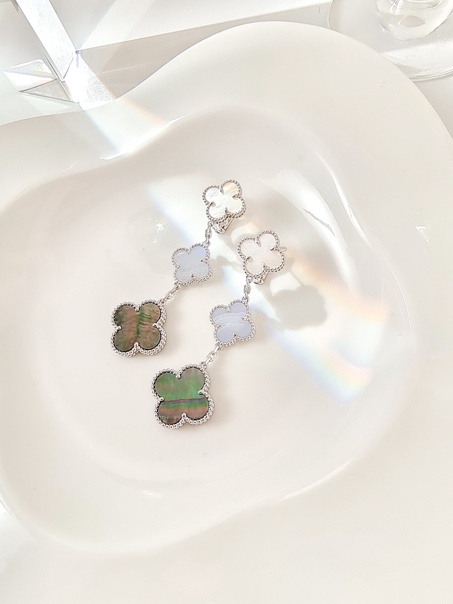 [Vellora Opalyn]CLOVER 3 MOTIFS CHALCEDONY DARK MOP SILVER EARRINGS