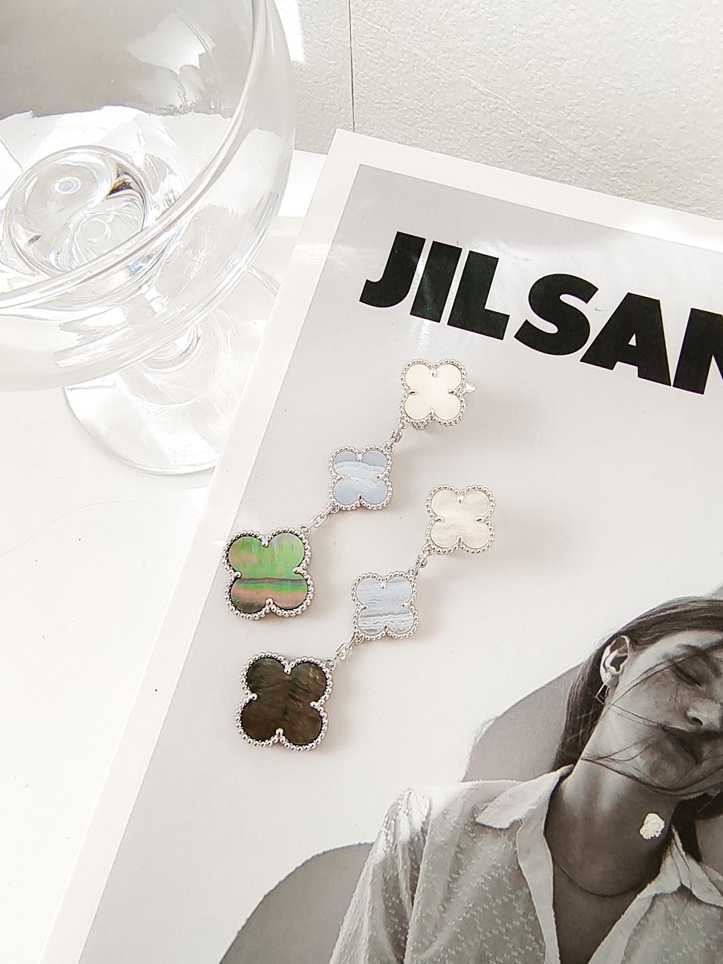 [Vellora Opalyn]CLOVER 3 MOTIFS CHALCEDONY DARK MOP SILVER EARRINGS