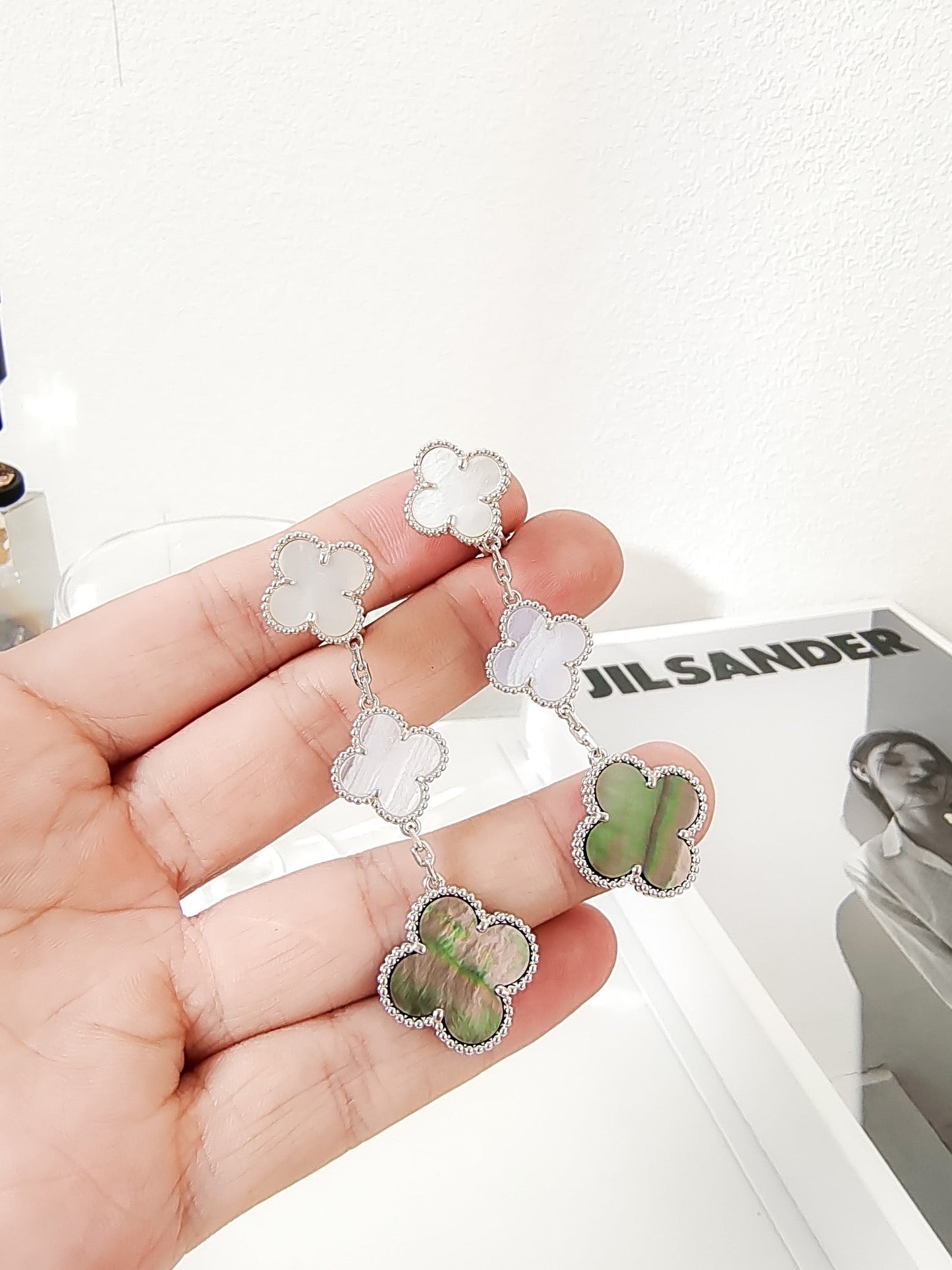 [Vellora Opalyn]CLOVER 3 MOTIFS CHALCEDONY DARK MOP SILVER EARRINGS