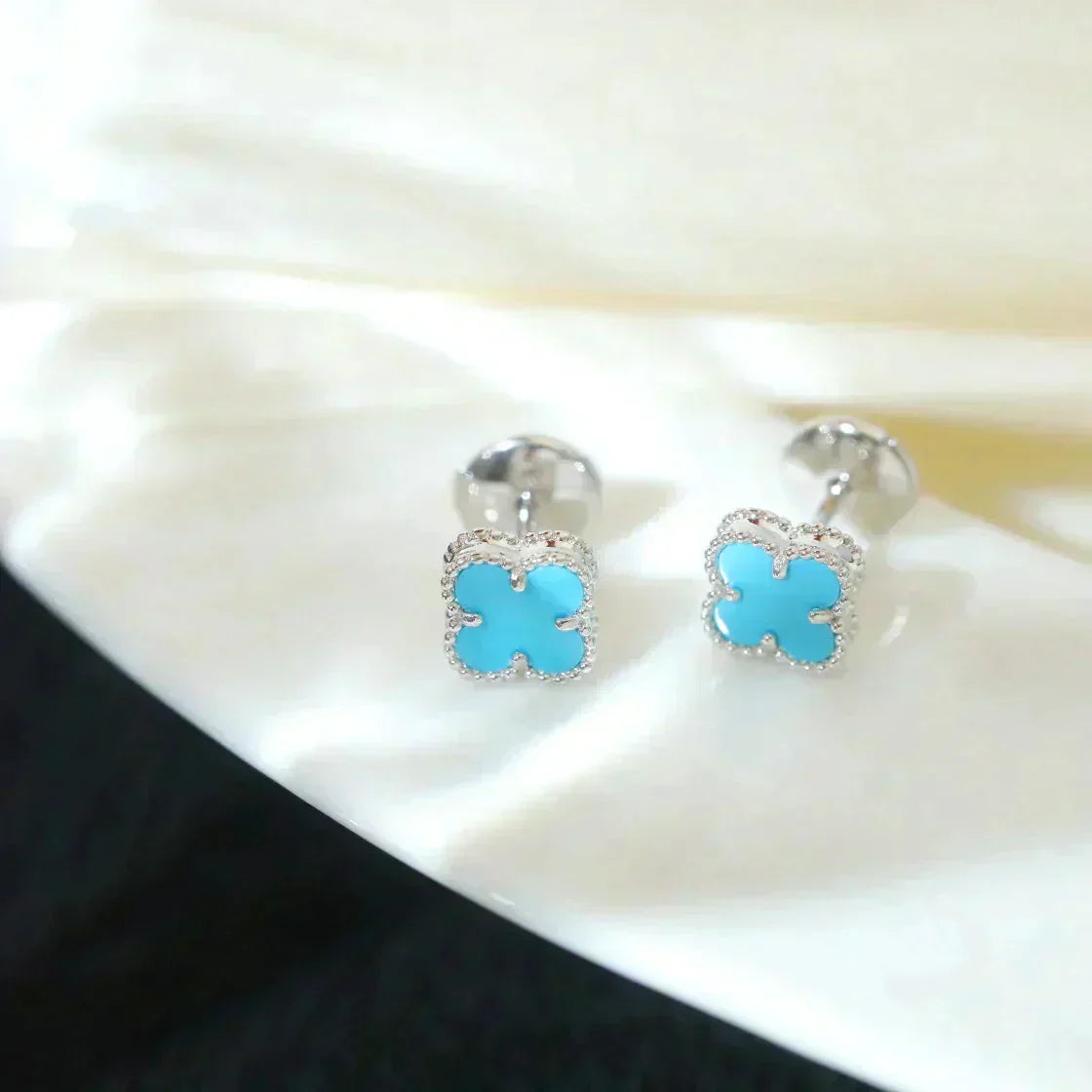 [Vellora Opalyn]CLOVER MINI 9.5MM ONYX STUD EARRINGS SILVER
