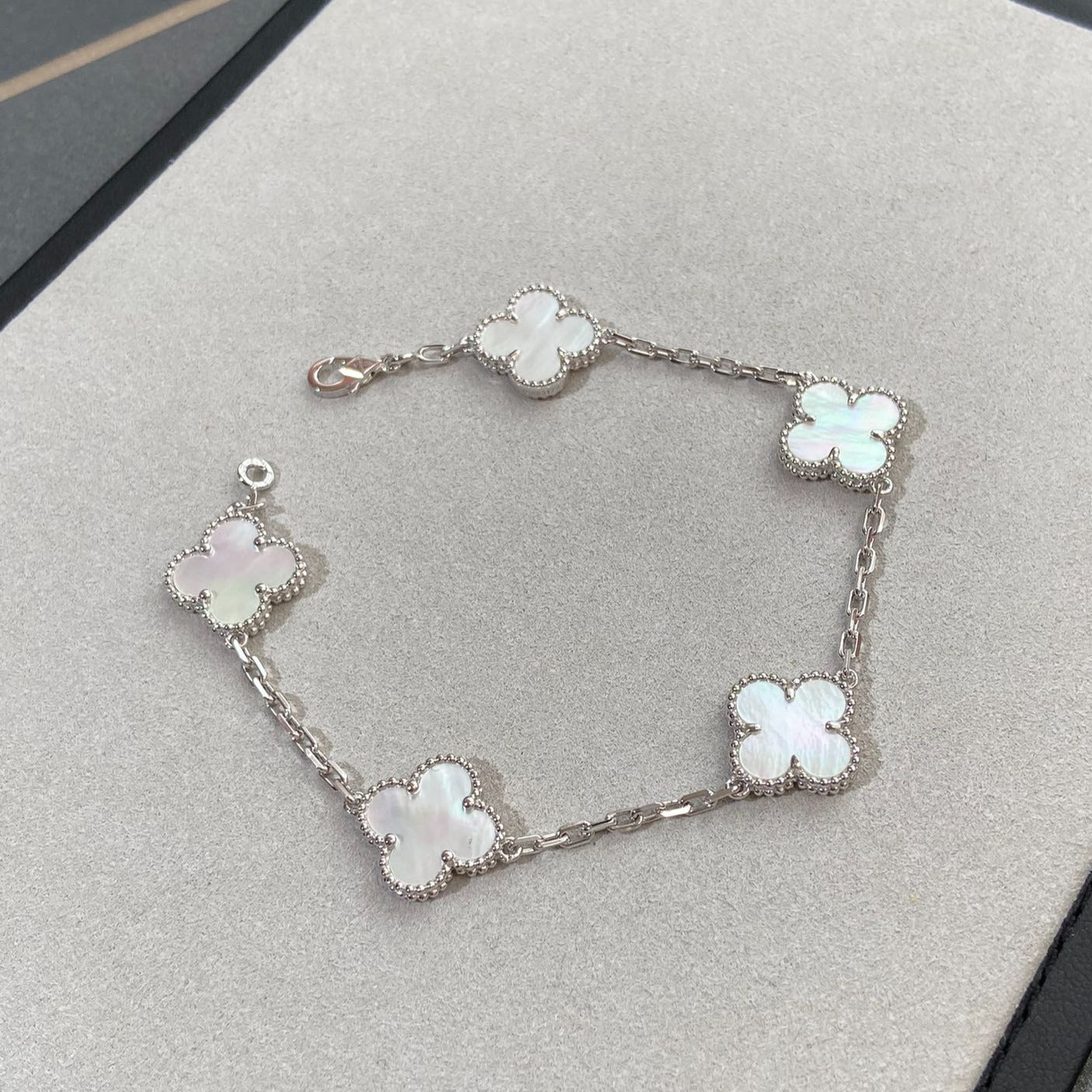 [Vellora Opalyn]CLOVER SILVER MOP 5 MOTIF BRACELET