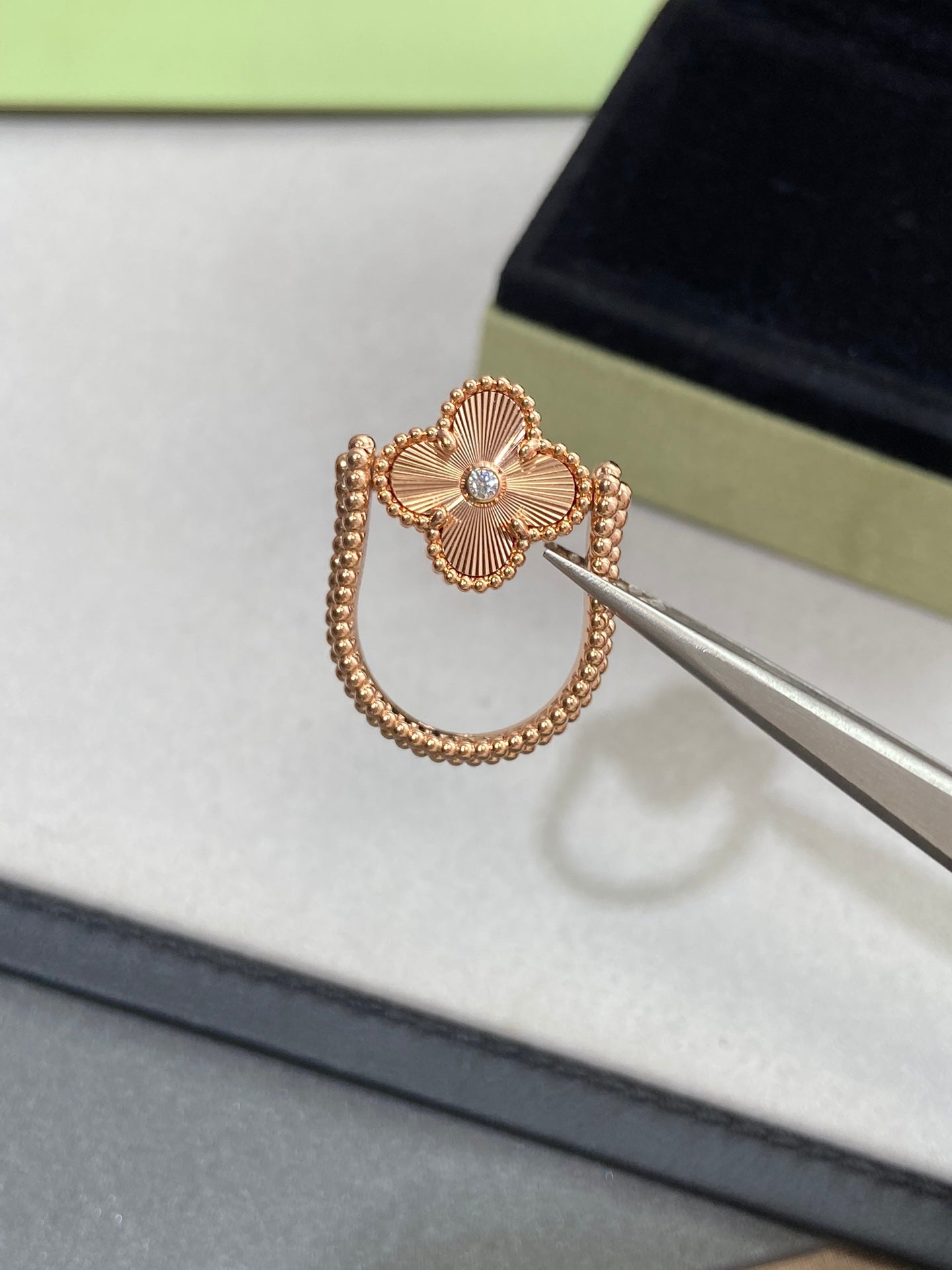 [Vellora Opalyn]CLOVER RIVERSIBLE ROSE GOLD RING