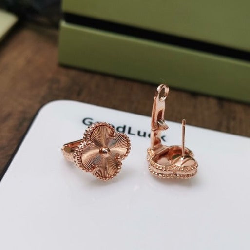 [Vellora Opalyn]CLOVER MEDIUM STUD EARRINGS