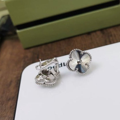 [Vellora Opalyn]CLOVER MEDIUM STUD EARRINGS