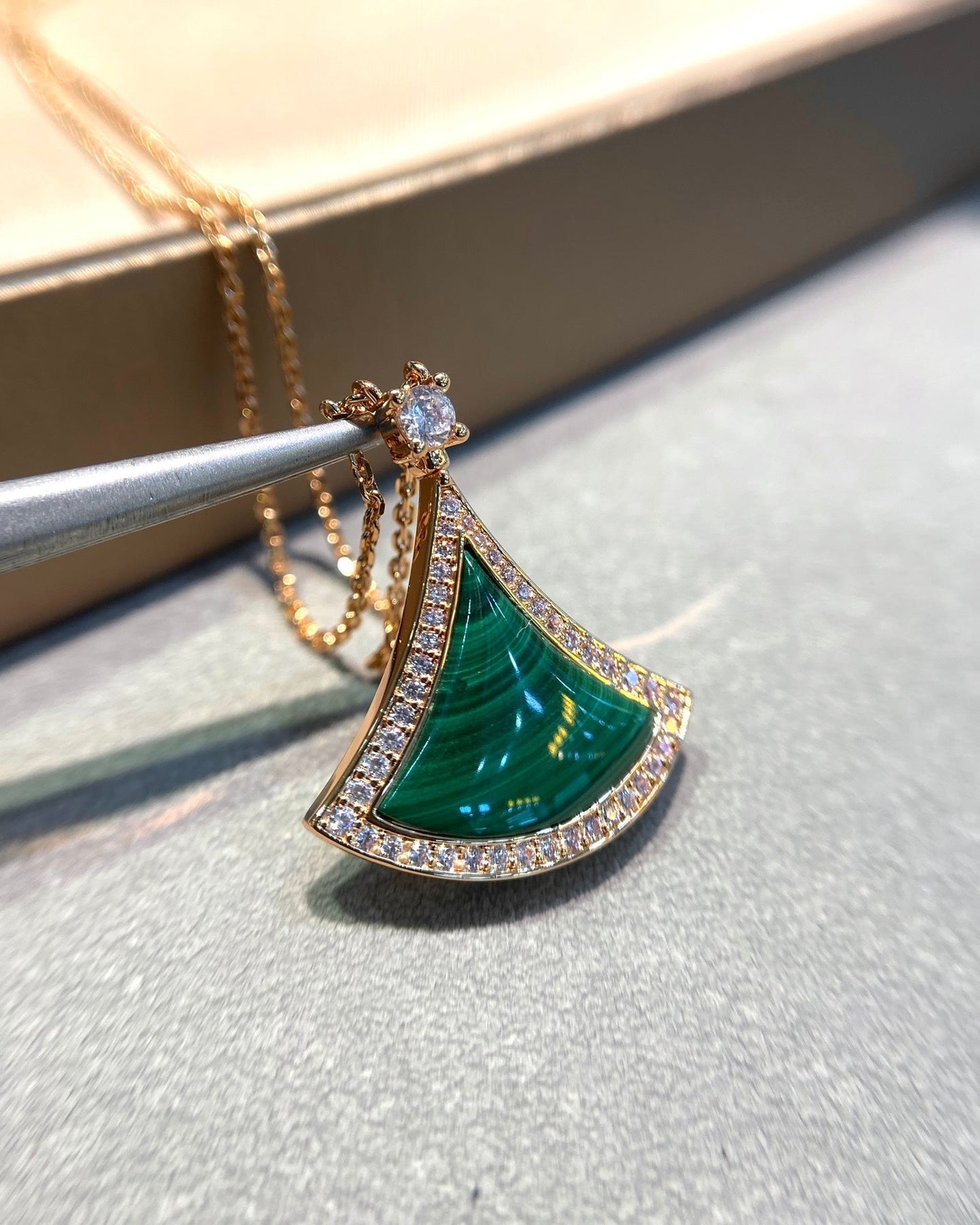 [Vellora Opalyn]DREAM MALACHITE DIAMOND PAVED PINK GOLD NECKLACE