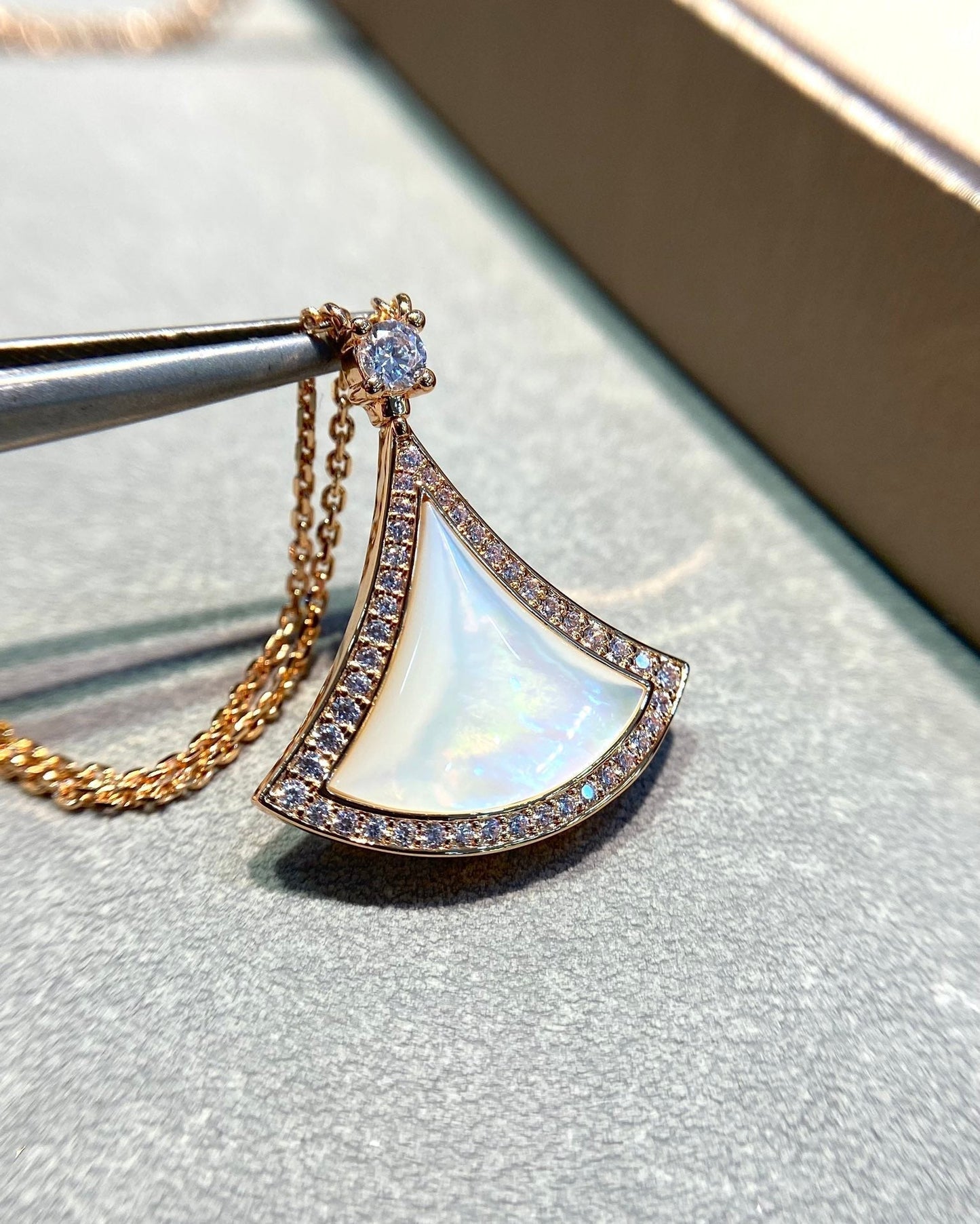 [Vellora Opalyn]DREAM MOP DIAMOND PAVED PINK GOLD NECKLACE