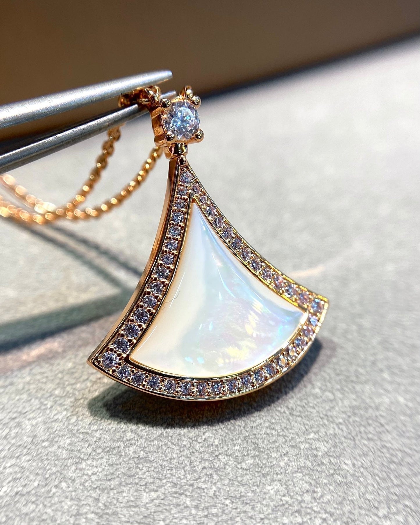 [Vellora Opalyn]DREAM MOP DIAMOND PAVED PINK GOLD NECKLACE