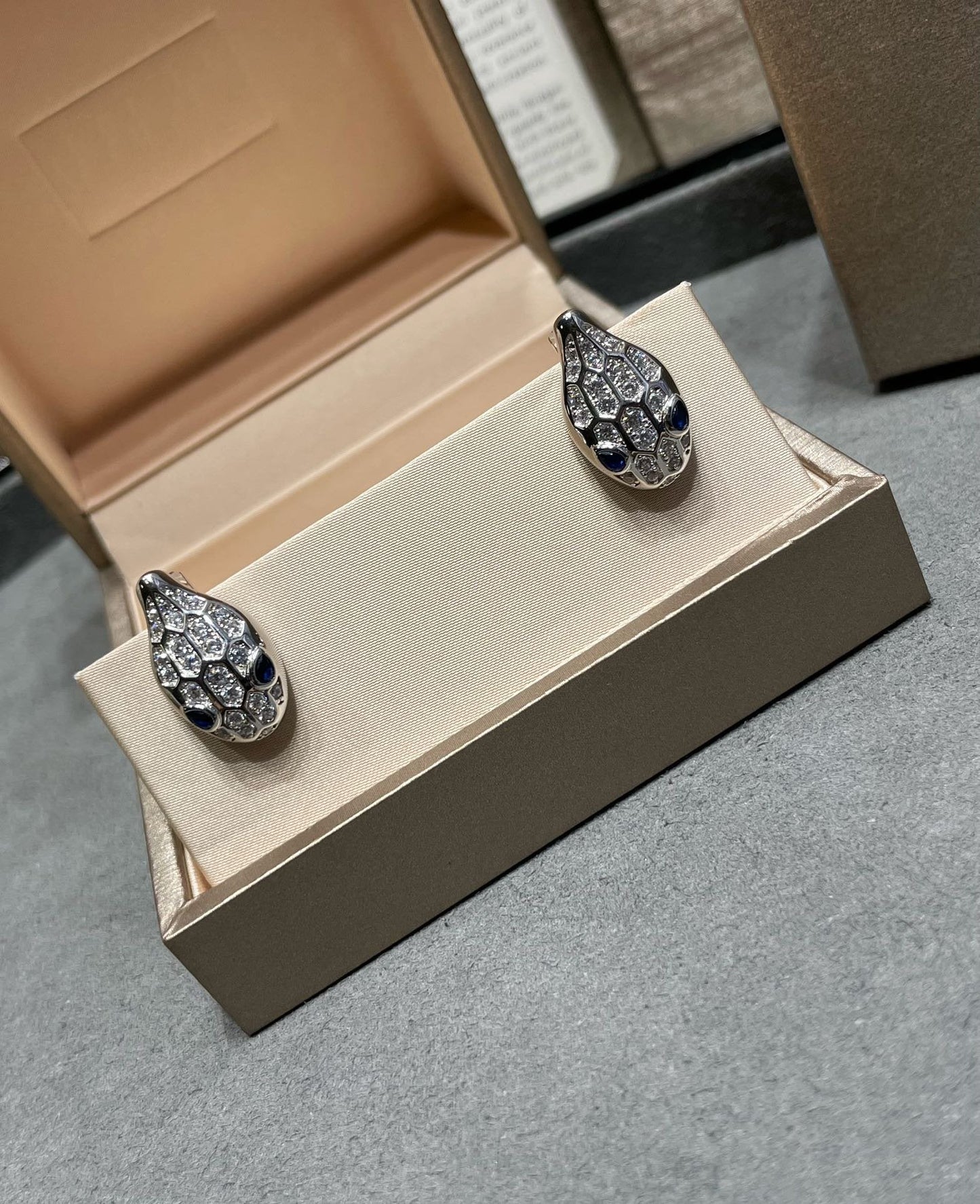 [Vellora Opalyn]SERPENT DIAMOND STUD EARRINGS