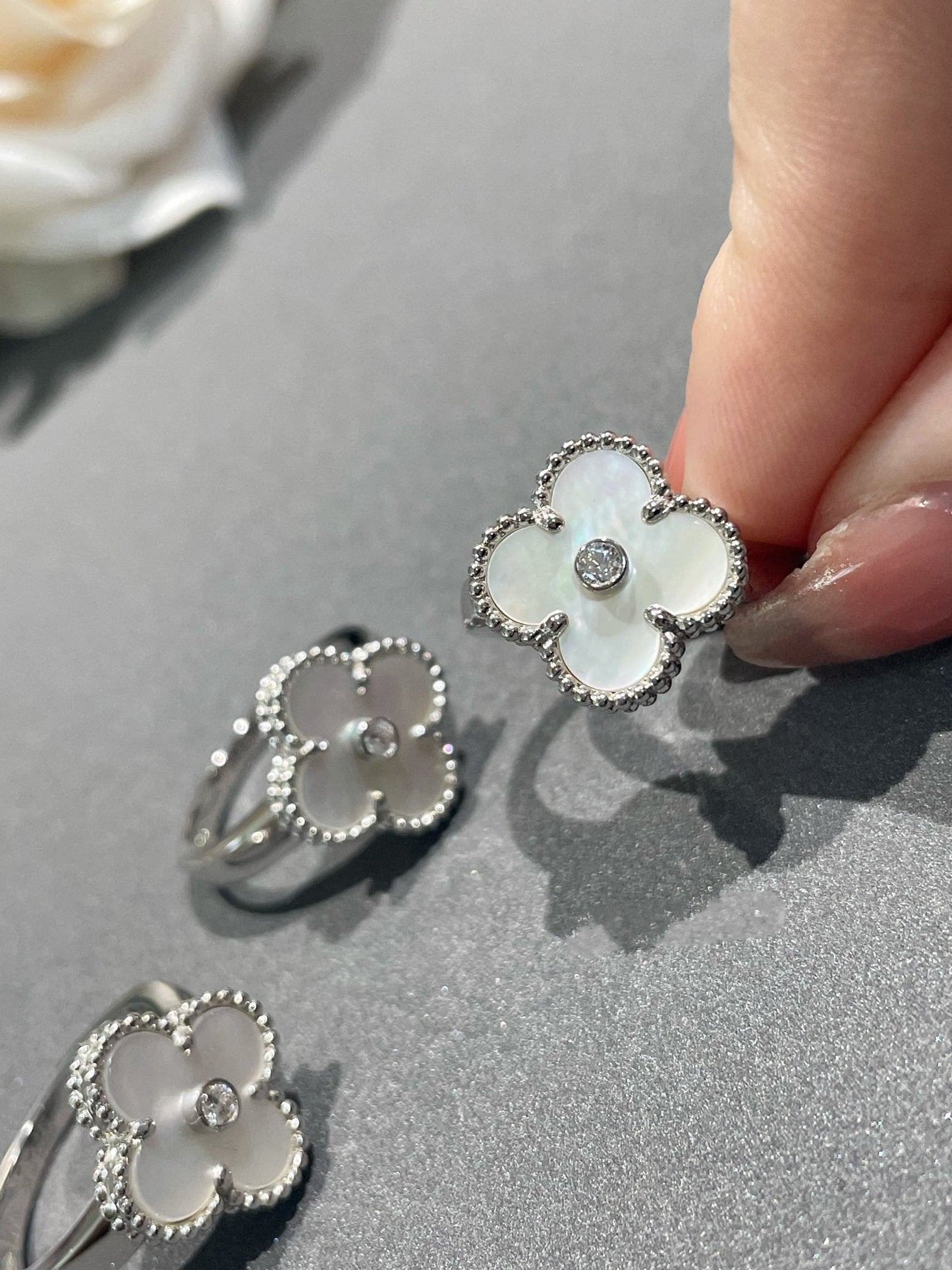 [Vellora Opalyn]CLOVER SILVER MOP DIAMOND RING