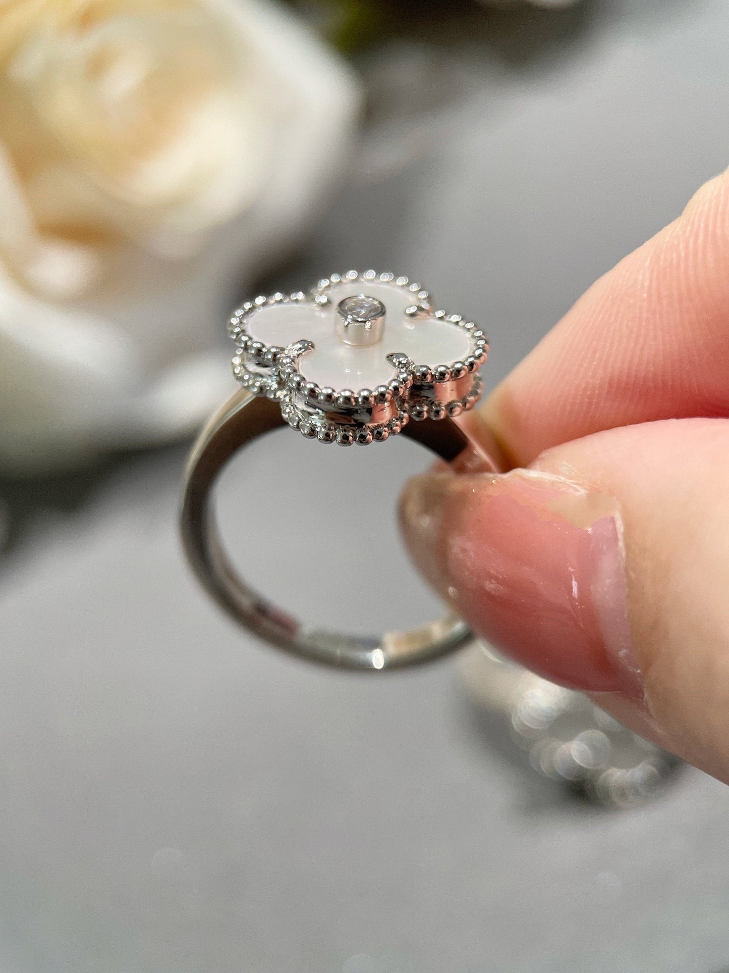 [Vellora Opalyn]CLOVER SILVER MOP DIAMOND RING