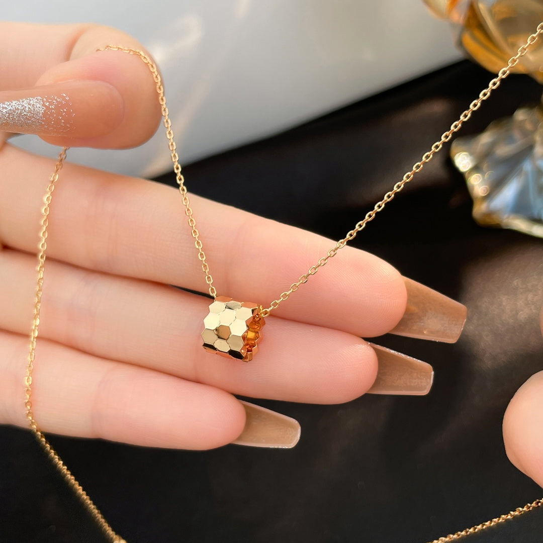 [Vellora Opalyn]BEE MINI NECKLACE