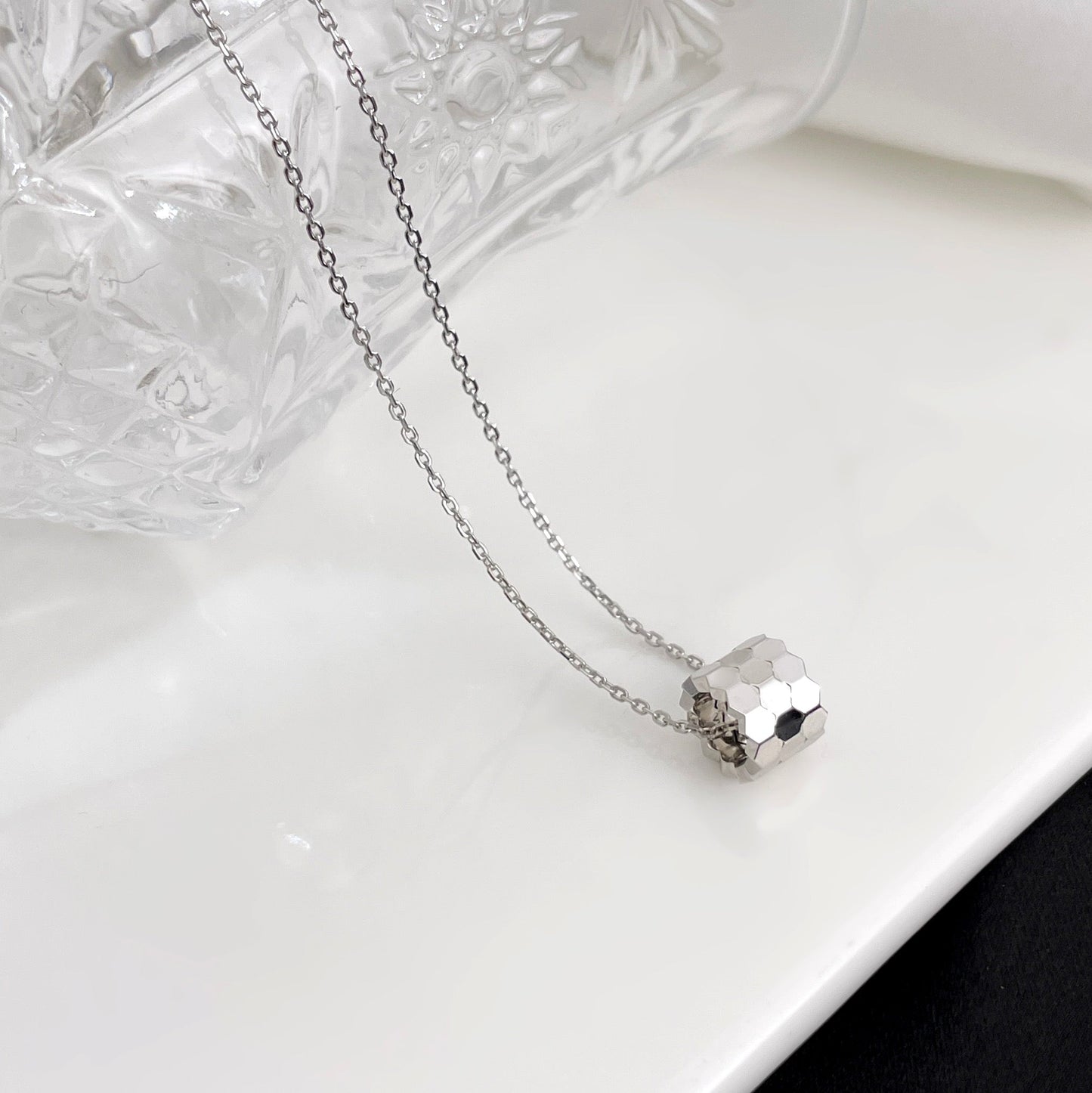 [Vellora Opalyn]BEE MINI NECKLACE