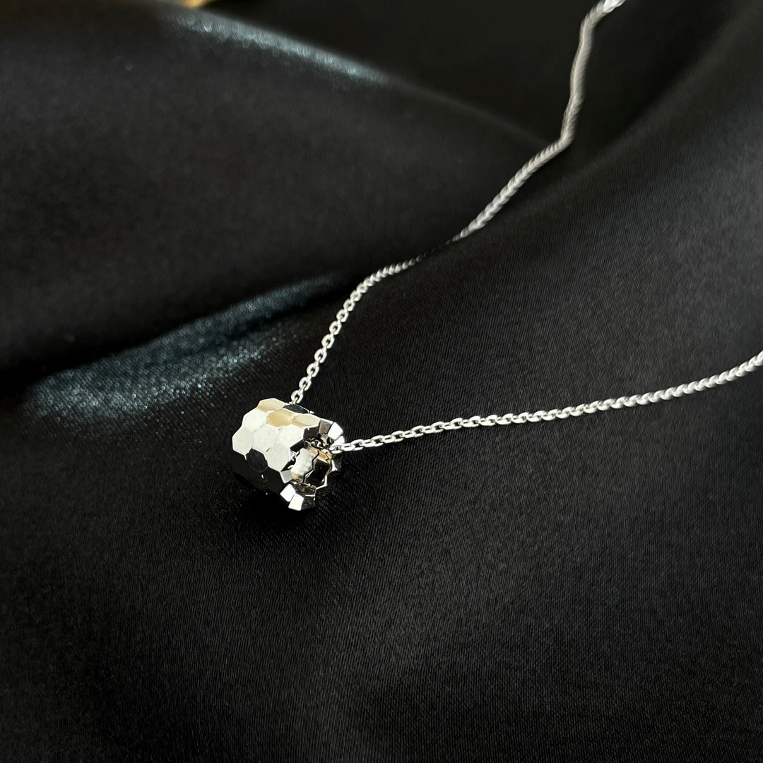 [Vellora Opalyn]BEE MINI NECKLACE