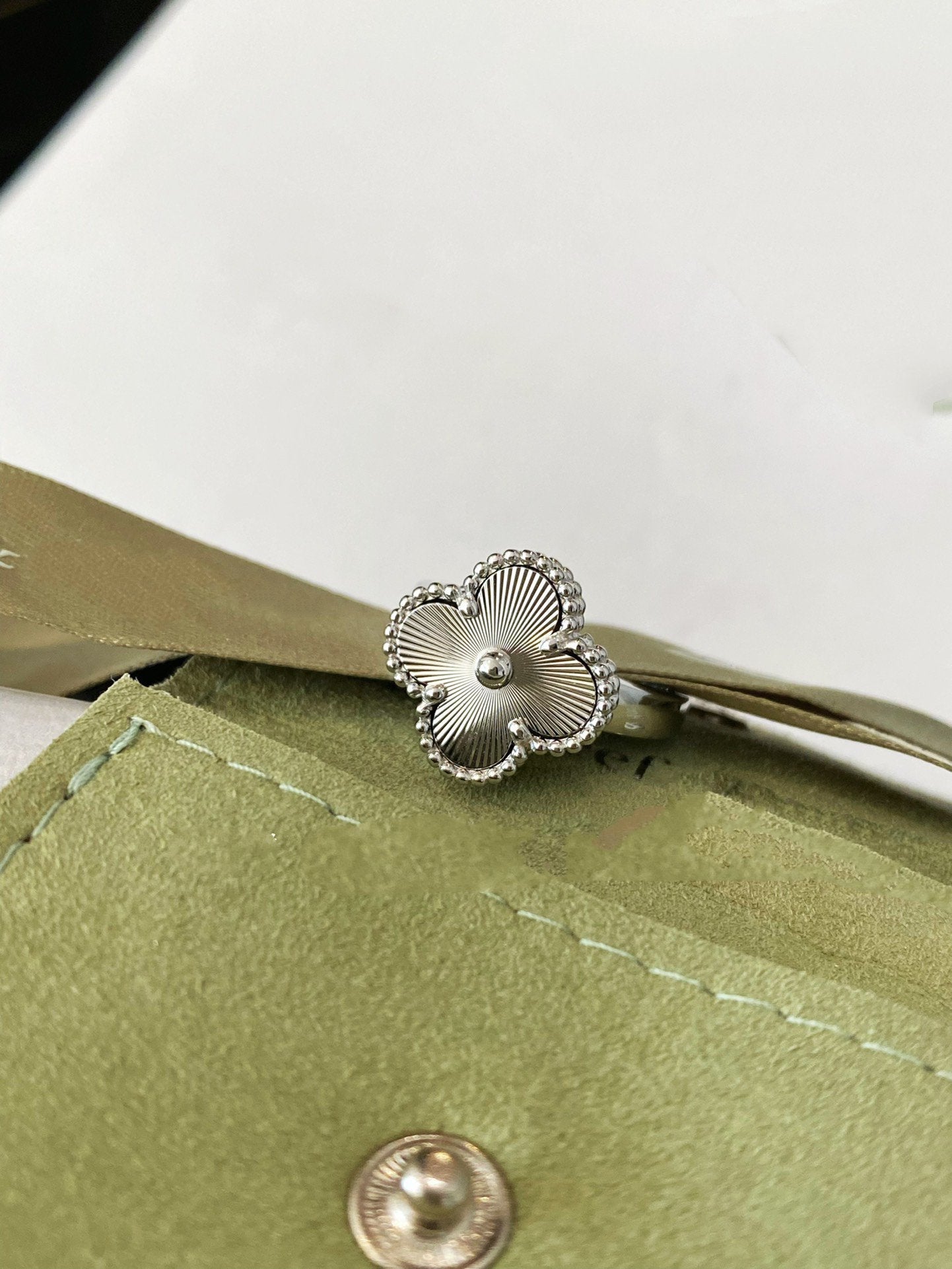 [Vellora Opalyn]CLOVER SILVER RING